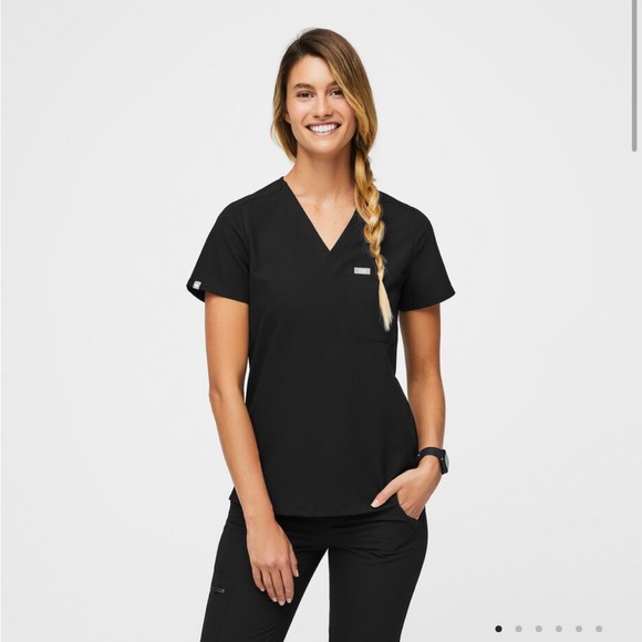 Figs Technical Collection Scrub Tops Size L Bundle - Picture 11 of 13